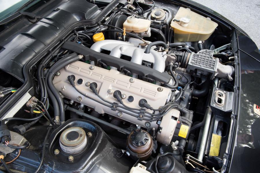 Моторный отсек Porsche 944 S2 Cabriolet 1989 года  (WW) (фото 8 из 9)